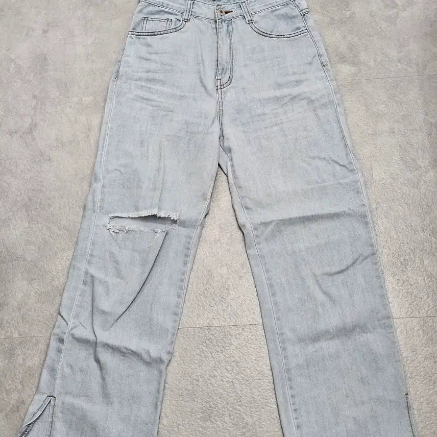 [BUNJANG] Light Blue Straight Leg Jeans / 연청 일자팬츠 S
