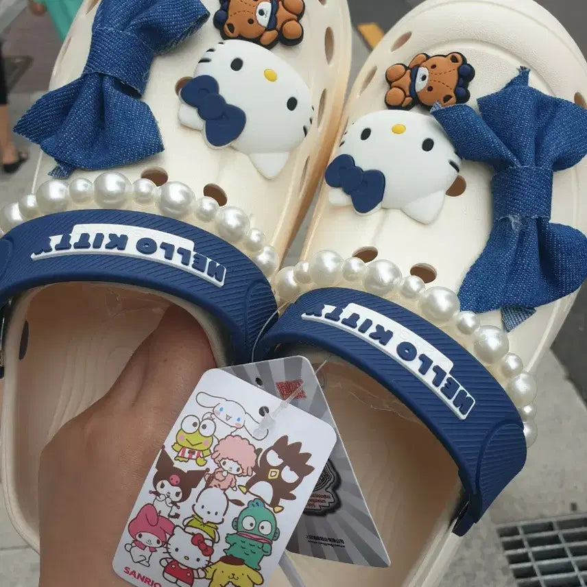 [BUNJANG] Hello Kitty Pearl Embellished Denim Platform Sandals Slippers (250) / 250 헬로키티 진주장식 데님 통굽 샌들 슬리퍼
