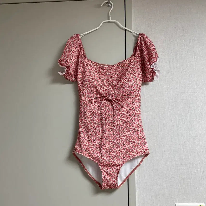 [BUNJANG] Floral Pattern Short Sleeve Monokini Swimsuit / 플로럴 패턴 반팔 원피스 수영복 모노키니