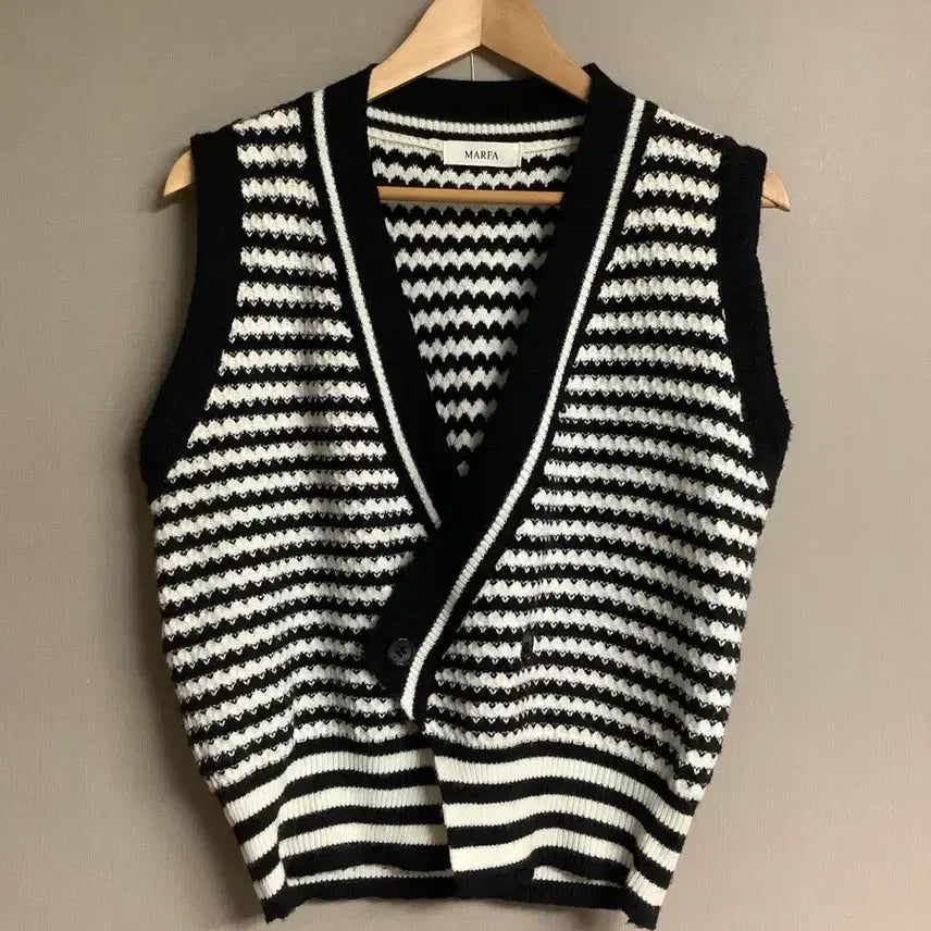 [BUNJANG] Black White Stripe Knit Vest / 니트 베스트 블랙 화이트 스트라이프 조끼