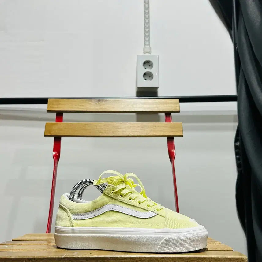 [BUNJANG] Vans Old Skool Yellow Corduroy Sneakers - Women's / 225) 반스 스니커즈 여성 여자 신발 올드스쿨 옐로우 코듀로이