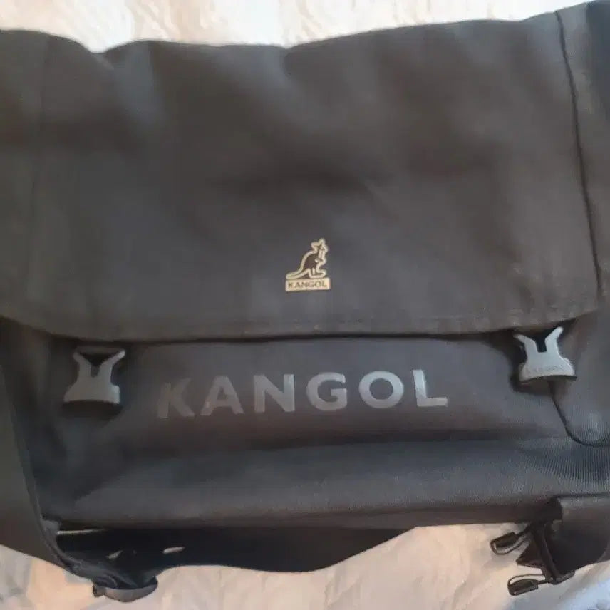 [BUNJANG] Kangol Messenger Bag / 캉골 메신저백