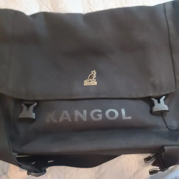 [BUNJANG] Kangol Messenger Bag / 캉골 메신저백