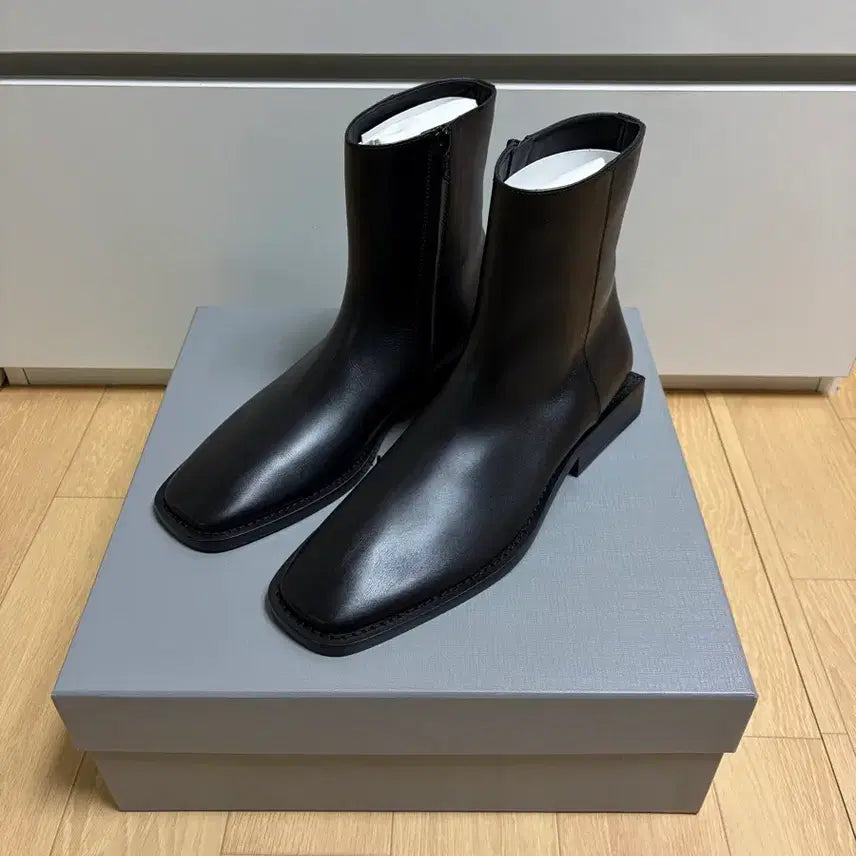 [BUNJANG] Balenciaga BB Rim Square Heel Boots Size 40 / c40) 발렌시아가 BB 림 스퀘어 힐 부츠