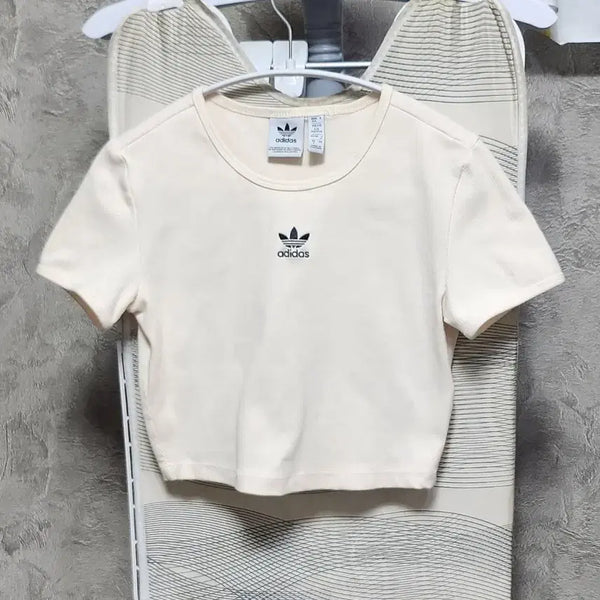 [BUNJANG] Adidas Cropped T-Shirt Beige / 아디다스 크롭티 베이지