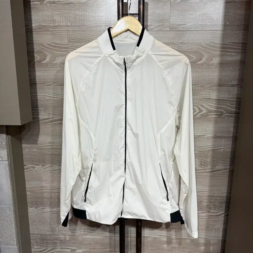[BUNJANG] Kim Young Joo Windbreaker Jacket (Size 105) / 김영주 바람막이자켓105(nb130