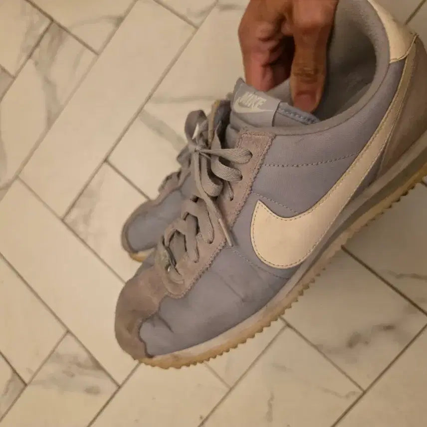 [BUNJANG] Nike Cortez Wolf Grey Sneakers (280mm) / 나이키 코르테즈 울프그레이 280