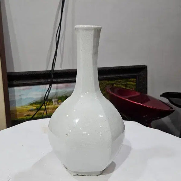 [BUNJANG] Joseon White Porcelain Hexagonal Incense Bottle / 조선백자육각무문모주병