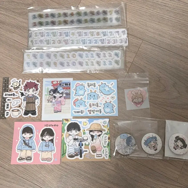 [BUNJANG] IOS STUDIO Date Kiss Cut Sticker Set, POB, and Badge / 아이오스튜디오 날짜키스컷, 스티커, 특전, 뱃지, 에폭시