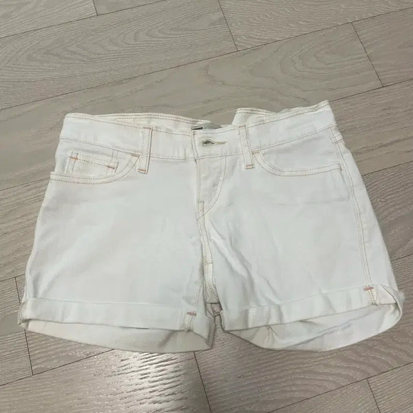 [BUNJANG] Levi's White Denim Rolled-Up Shorts / Levi's 리바이스 화이트 데님 롤업 반바지