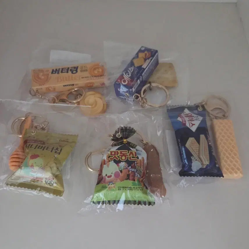[BUNJANG] Snack-Themed Keychain Set (5 Types) / 새상품) 과자 키링 5종 버터링, 웨하스, 맛동산, 허니버터칩