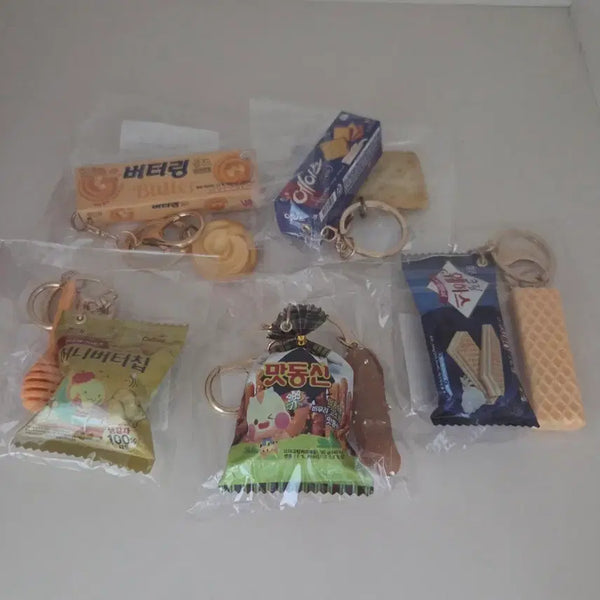 [BUNJANG] Snack-Themed Keychain Set (5 Types) / 새상품) 과자 키링 5종 버터링, 웨하스, 맛동산, 허니버터칩
