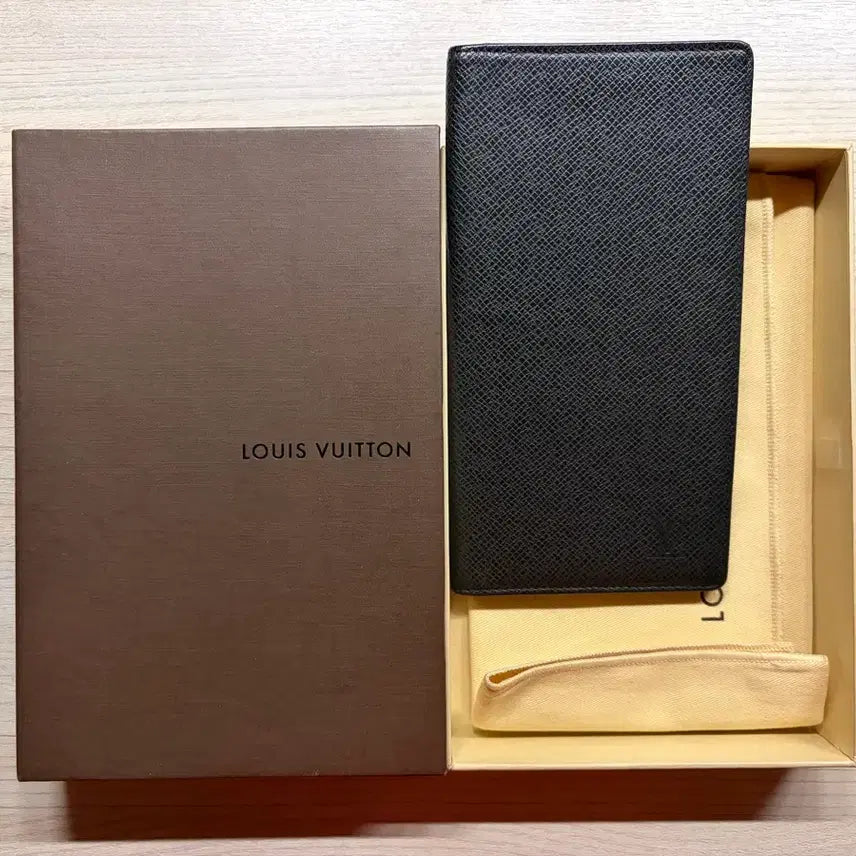 [BUNJANG] Louis Vuitton Taiga Leather Long Wallet Black / 루이비통 타이가 블랙 장지갑