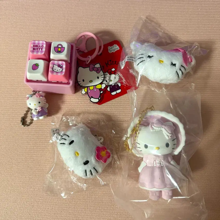 [BUNJANG] Hello Kitty Keycap Keychain Figure Set / 키티 키캡 키링 피규어 세트