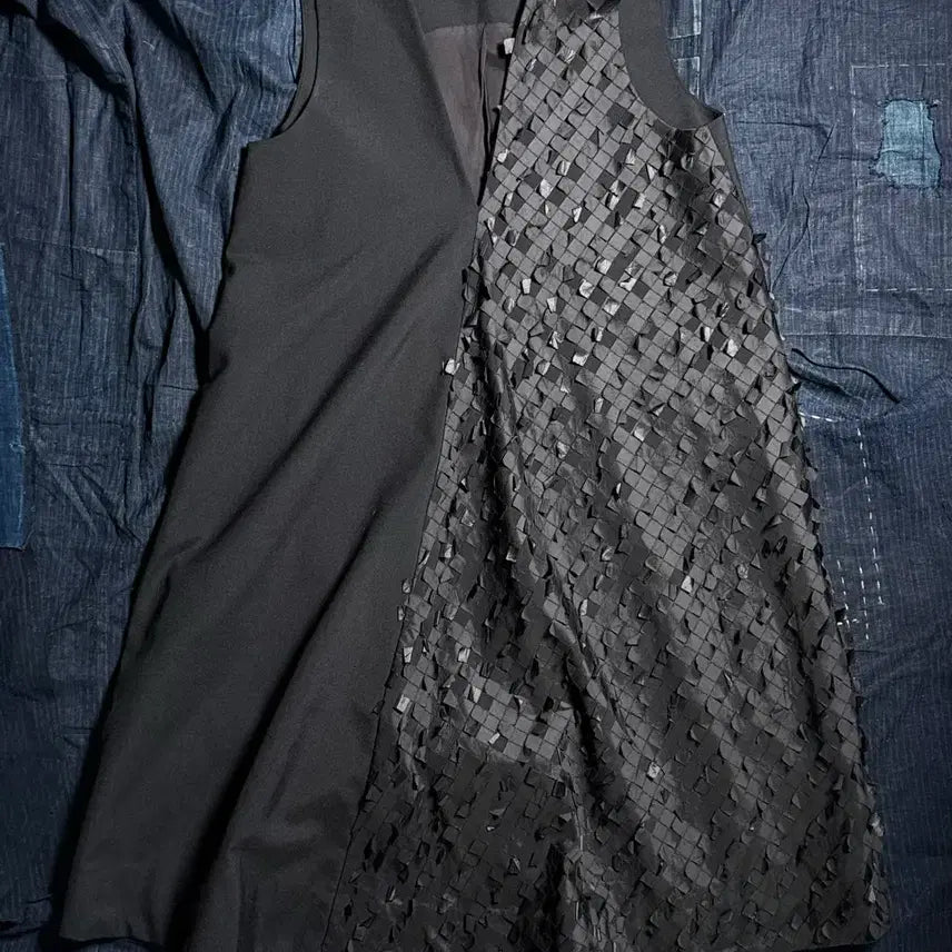 [BUNJANG] COS Textured Applique V-Neck A-Line Dress / COS 텍스처드 아플리케 브이넥 드레스 36