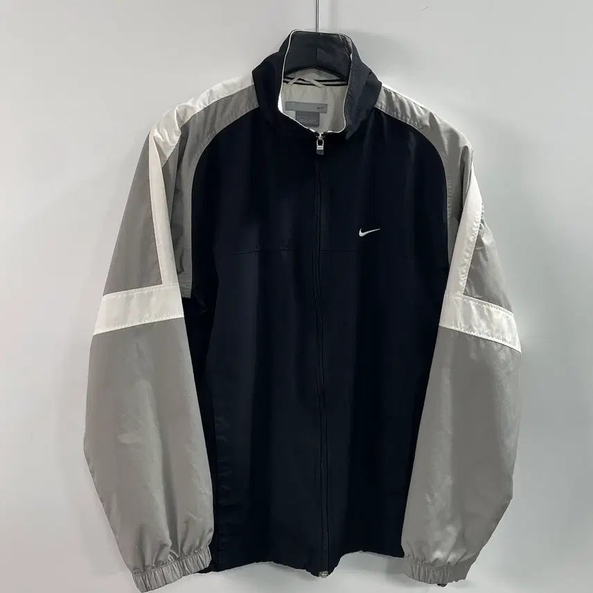 [BUNJANG] Nike Big Logo Windbreaker Black White / 나이키 빅로고 검흰 바람막이 (on.1065)