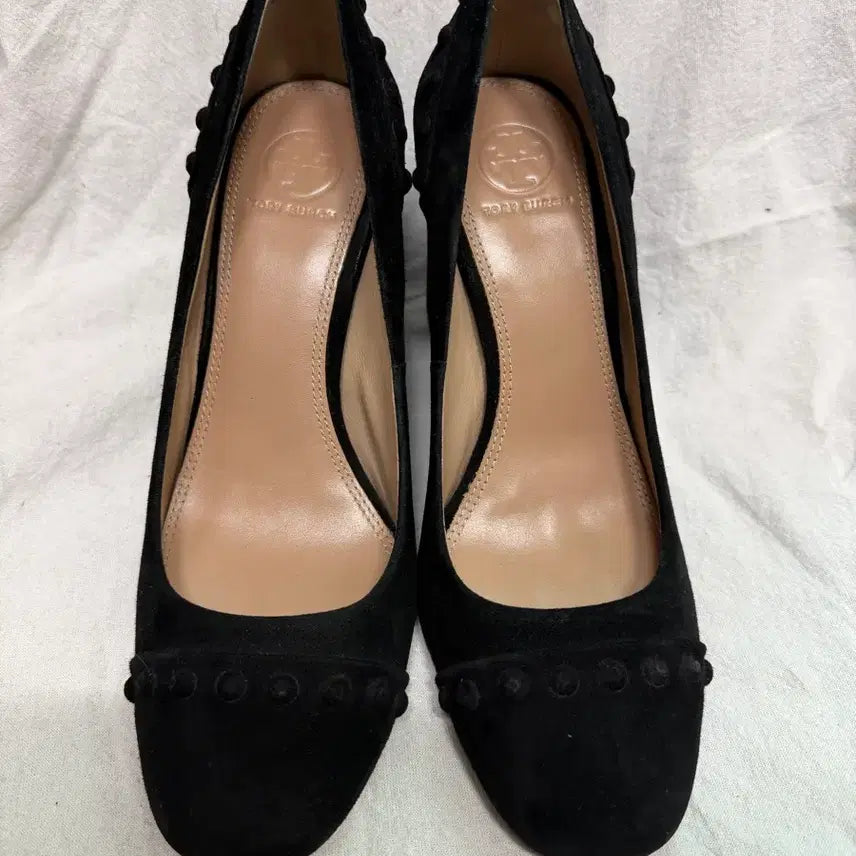 [BUNJANG] Tory Burch Black Suede Heels (Size 235) / 토리버치 블랙 스웨이드 힐 235