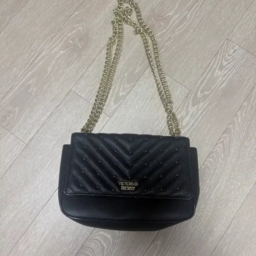[BUNJANG] Victoria's Secret Chain Shoulder Bag Black / 빅토리아 시크릿 체인 숄더백 블랙