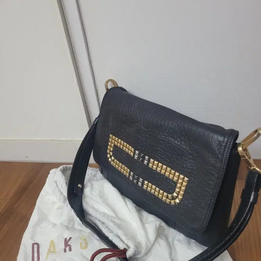 [BUNJANG] Daks Women's Crossbody Bag Black Gold Hardware / 닥스 여성 크로스백 블랙 금장 장식