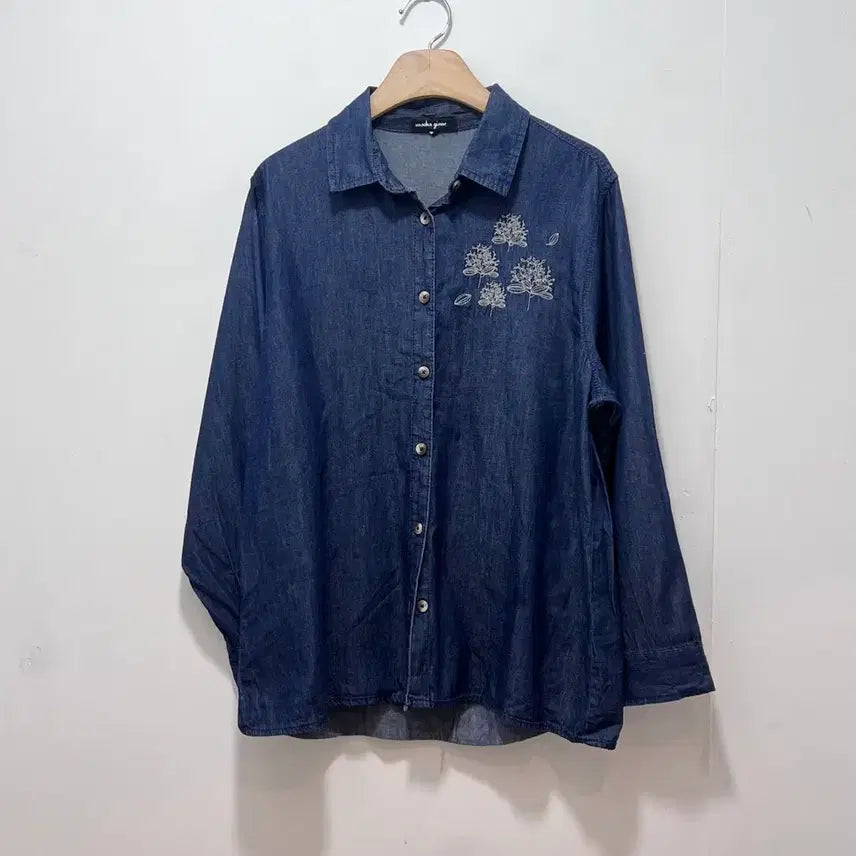 [BUNJANG] Floral Embroidered Denim Shirt - Women's L / Japan brand 일본 브랜드 플로럴 자수 포인트 데님 셔츠 (여성L