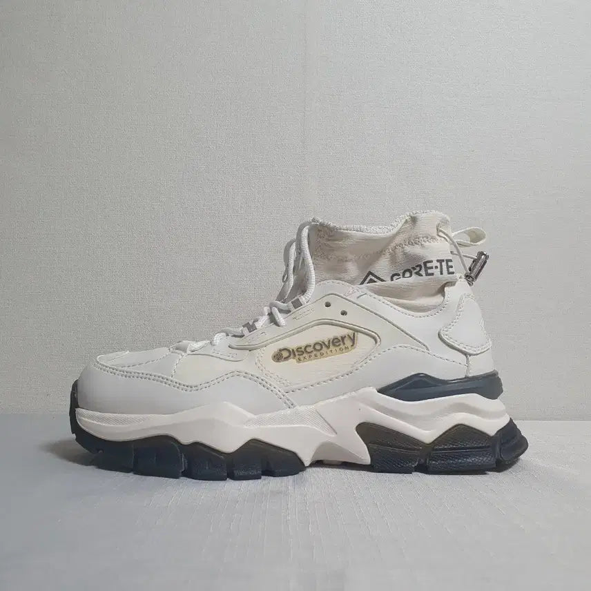 [BUNJANG] Discovery Bucket D walker V2 Mid Gore-Tex Sneakers / 디스커버리 버킷 디워커 V2 미드 고어텍스 240mm