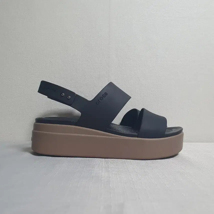[BUNJANG] Crocs Brooklyn Low Wedge Sandal Black/Beige / 크록스 브루클린 로우 웨지 샌들 블랙 베이지 250mm