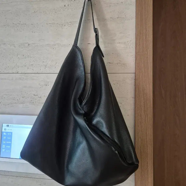 [BUNJANG] Vera Wang Riel Lambskin Hobo Bag / 베라왕 르엘 램스킨 호보백