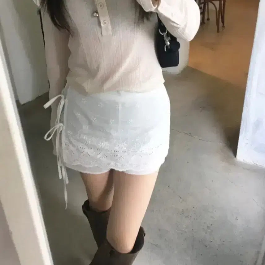 [BUNJANG] Our Cabinet Punching Skirt / 아워캐비넷 펀칭 스커트