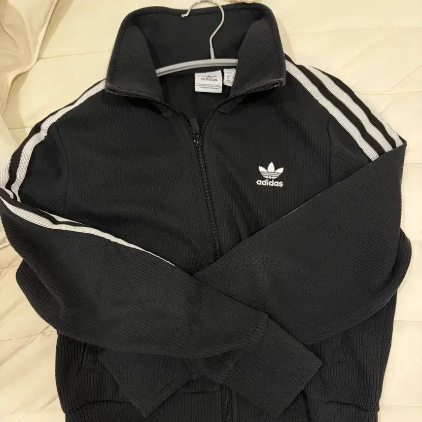 [BUNJANG] Adidas Firebird Knit Top - Black / IY7278 / 아디다스 파이어버드 니트 탑 - 블랙 / IY7278
