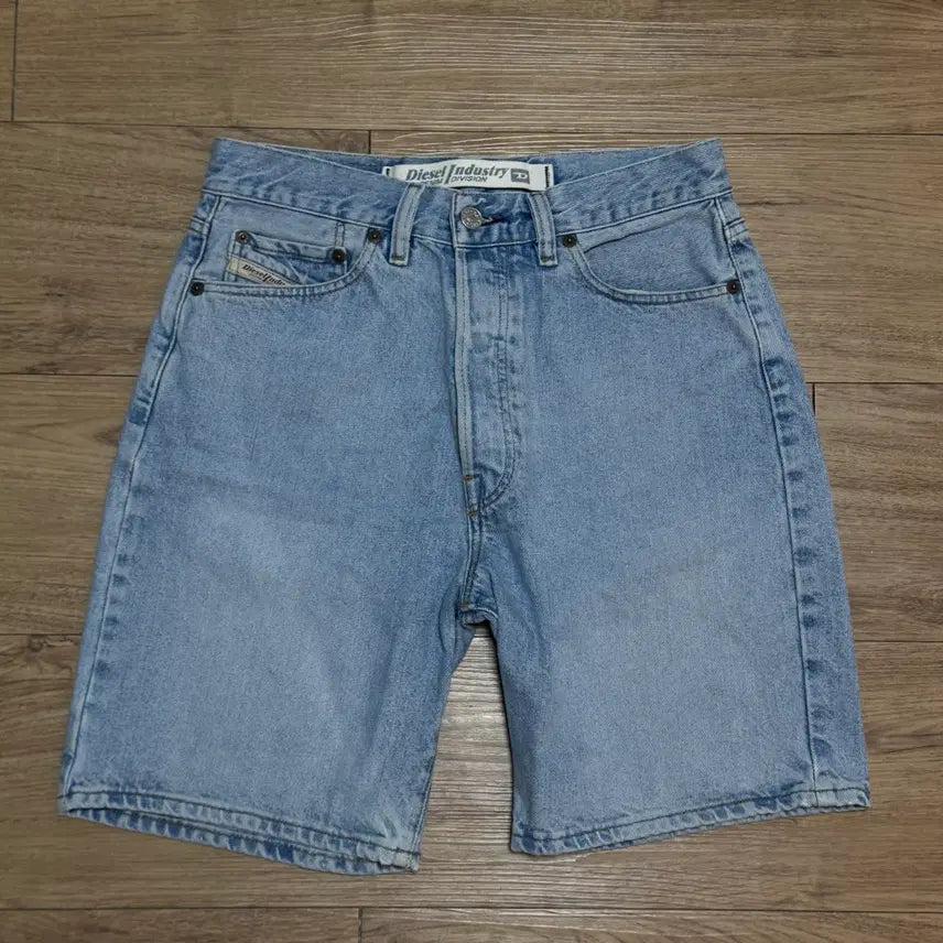[BUNJANG] Diesel Regular Fit Shorts Light Wash / (31)디젤 레귤러 쇼츠 반바지 연청