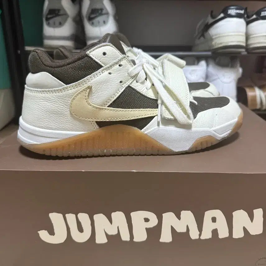 [BUNJANG] Jordan x Travis Scott Jumpman Jack TR Sail Dark Mocha US 8.5 / (오눌만)조던 x 트래비스 스캇 점프맨 잭 TR 세일 앤 다크 모카 26