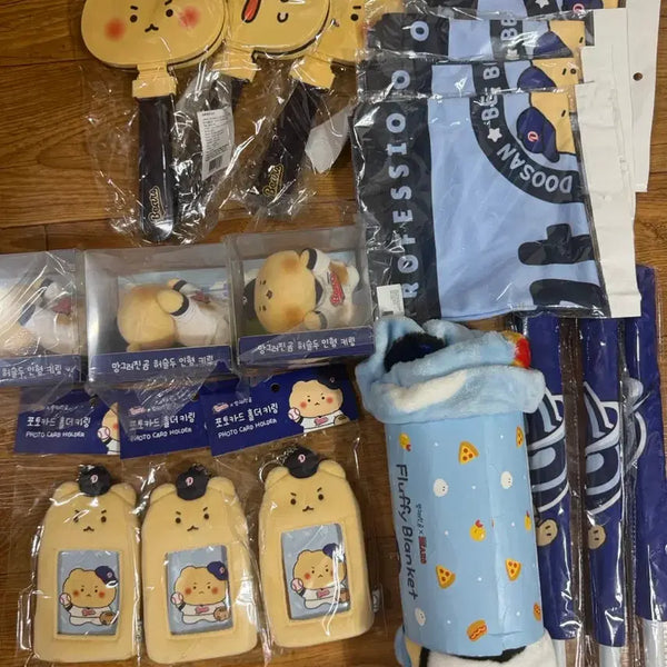 [BUNJANG] Doosan Bears Mang-Gom Character Merchandise Bundle / 2025 두산 망곰 포토카드 홀더 담요 인형 키링 등