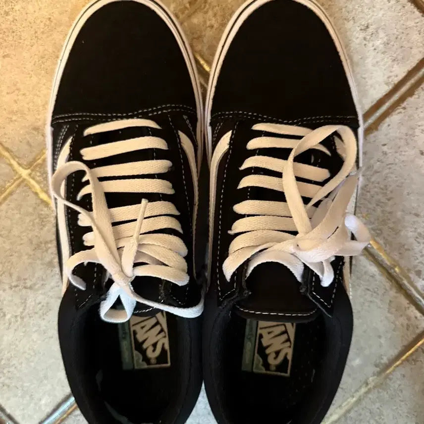 [BUNJANG] Vans Old Skool ComfyCush Black True White Sneakers / 반스 올드스쿨 컴피쿠시 블랙 트루 화이트 vans