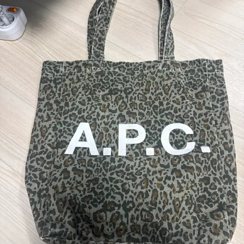 [BUNJANG] A.P.C. Leopard Pattern Tote Bag / A.P.C. 아페쎄 레오파드 패턴 토트