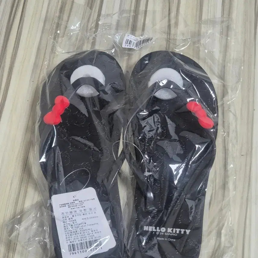 [BUNJANG] Hello Kitty Black Flip-Flop Sandals / 헬로키티 쪼리 슬리퍼