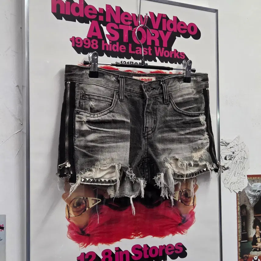 [BUNJANG] Punk Studded Grey Denim Shorts / 펑크 스터드 포인트 그레이 숏 팬츠
