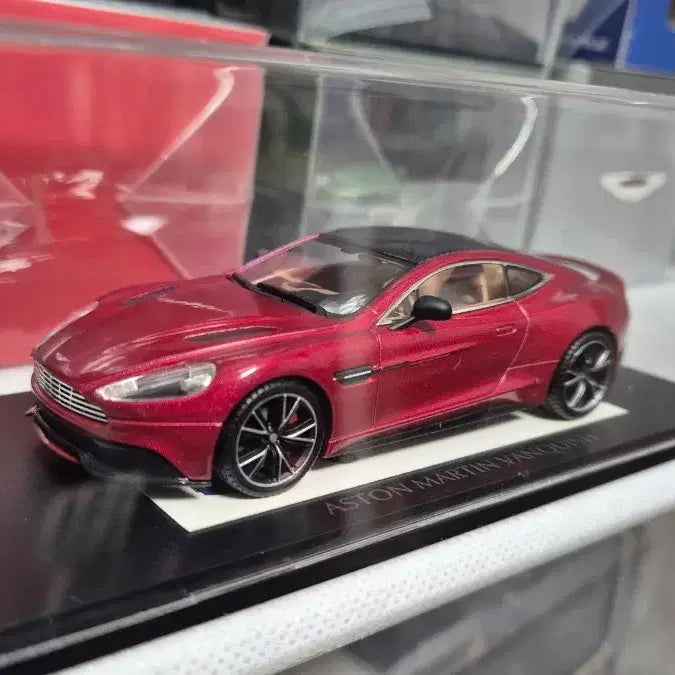[BUNJANG] Kyosho Aston Martin Vanquish (Volcano Red) 1/43 Scale Die-cast Model / 1/43 교쇼 애스턴마틴 뱅퀴시(볼케이노 레드) 모형,다이캐스트