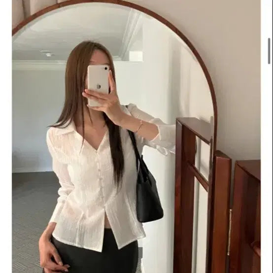 [BUNJANG] Loose Fit V-Neck Shirt / 루즈핏 브이넥 셔츠