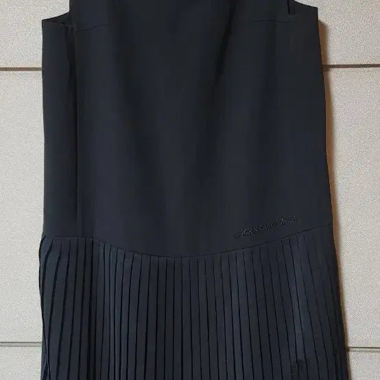 [BUNJANG] Lucky Chouette Black Pleated Dress / 럭키슈에뜨 블랙 플리츠 원피스