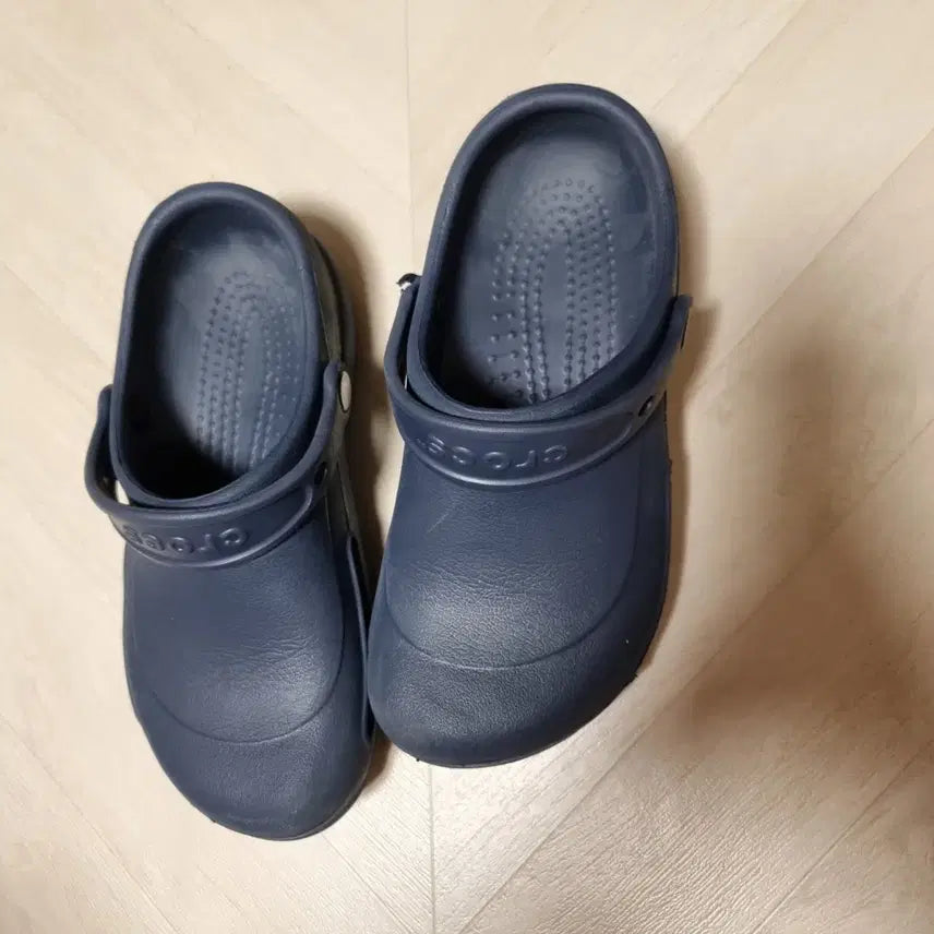 [BUNJANG] Crocs Bistro Navy Clog Shoes / 크록스 비스트로 네이비 235