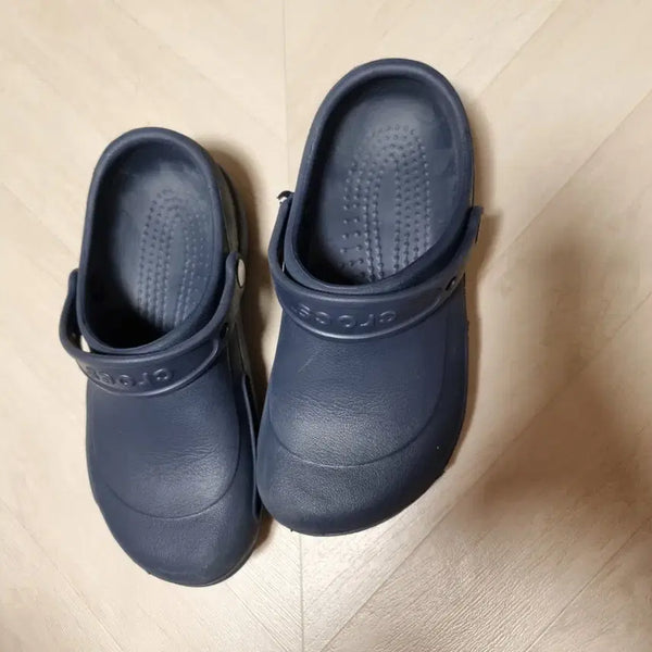 [BUNJANG] Crocs Bistro Navy Clog Shoes / 크록스 비스트로 네이비 235