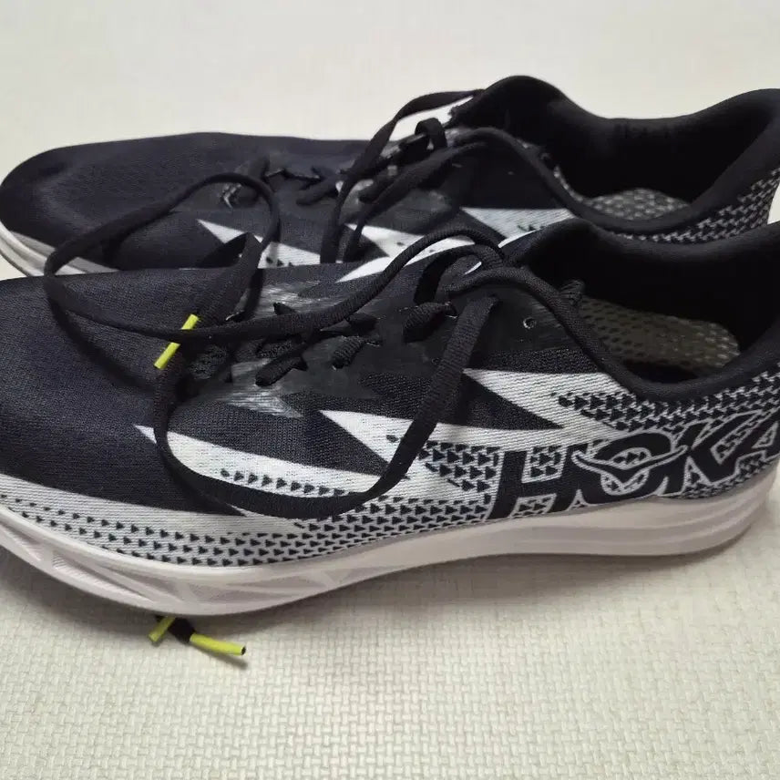 [BUNJANG] Hoka Crescendo Middle-Distance Spike Running Shoes - 300mm / 호카 크레센도 미들디스턴스 스파이크 러닝화 300mm 사이즈입니다 트랙용