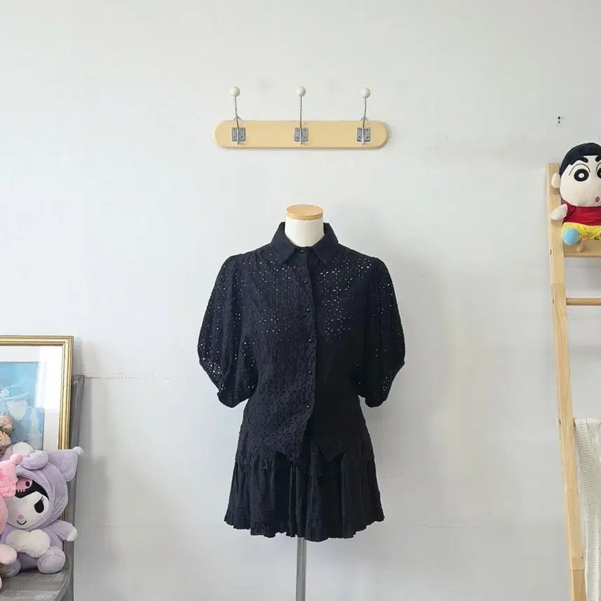 [BUNJANG] Vintage Black Lace Punching Blouse / 빈티지 만원샵 블랙 레이스 펀칭 블라우스