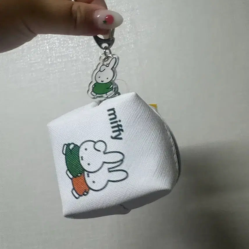 [BUNJANG] Miffy Mini Pouch with Keychain / 미피 키링 미니 파우치