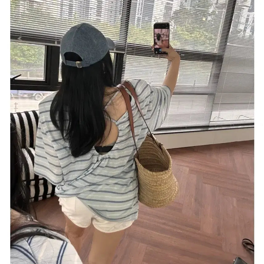 [BUNJANG] Black Barbie Back Point T-shirt / 블랙바비 뒷포인트티