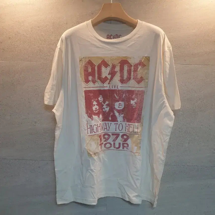 [BUNJANG] AC/DC Official Merchandise T-Shirt / ACDC. 오피셜굿즈. 정품 반팔티!