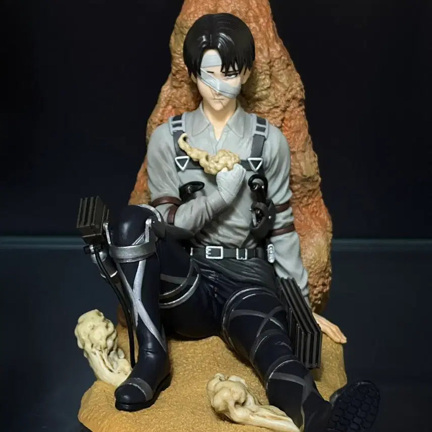 [BUNJANG] Attack on Titan Levi Figure / 진격의거인 리바이c상 개봉양품 (택포13.5)