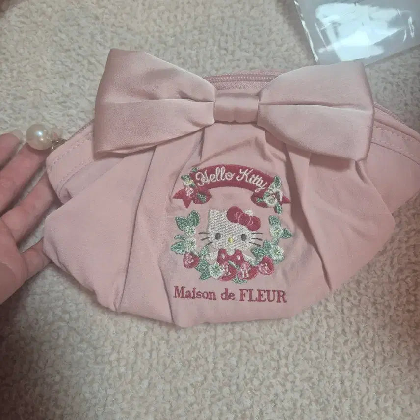 [BUNJANG] Maison de FLEUR Hello Kitty Collaboration Pouch Pink / 메종드풀르 헬로키티 파우치 핑크