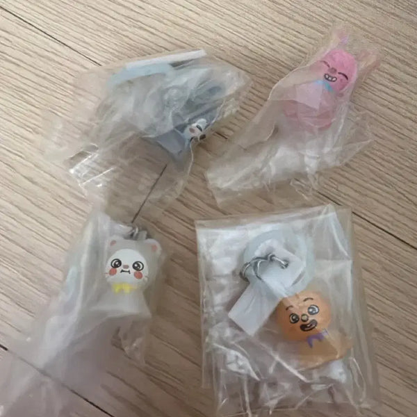 [BUNJANG] Teruteru Skiju Gacha Keychain Bundle Set (Wolfchan, Dwaekki, Jinirett, Hankwoka) / 테루테루 스키주 가챠 키링 4개 지니렛 울프찬 돼끼 한쿼카