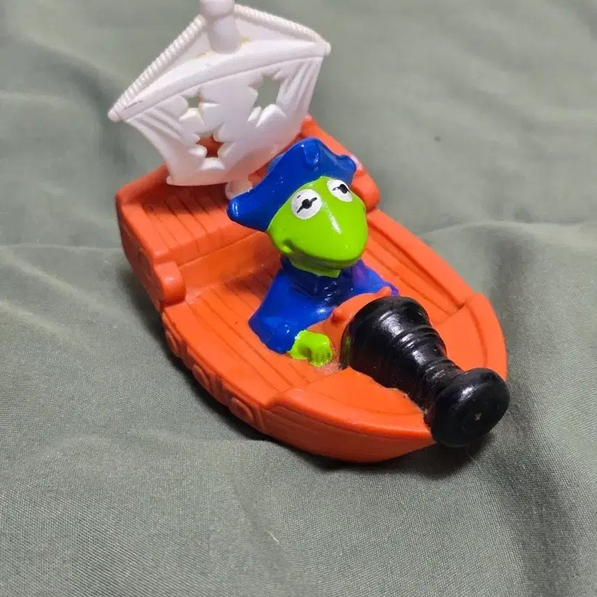 [BUNJANG] McDonald's Happy Meal Kermit Pirate Ship Toy / 맥도날드 해피밀 커밋 해적선 장난감